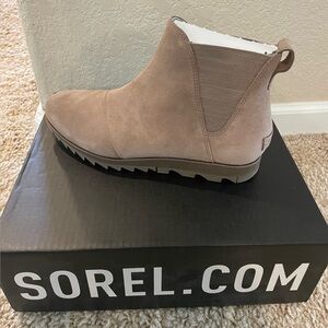 Sorel Harlow Chelsea- Ash Brown - Size 9.5 BRAND NEW & NEVER WORN